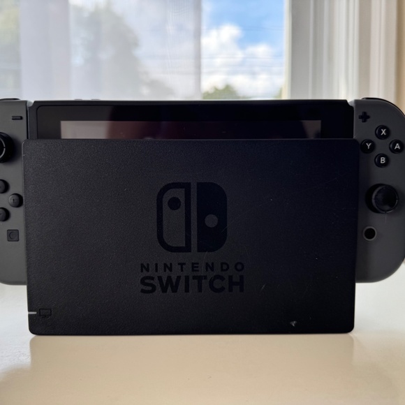 Nintendo Switch Console with Joycon Controller - Picture 9 of 9